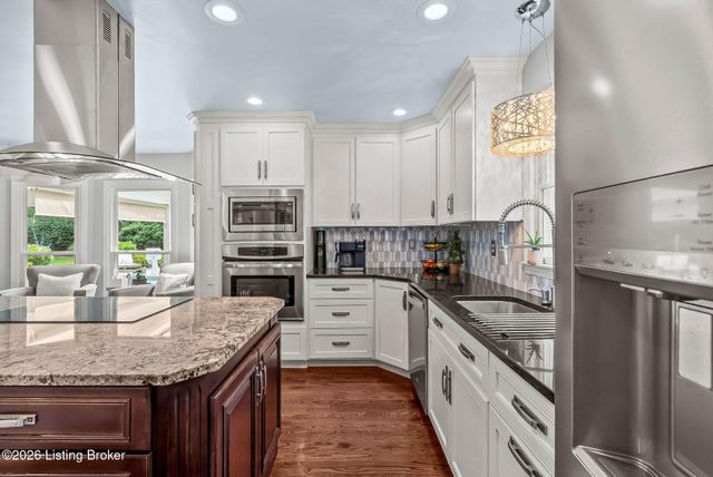 11806 E Arbor Dr, Anchorage, KY 40223