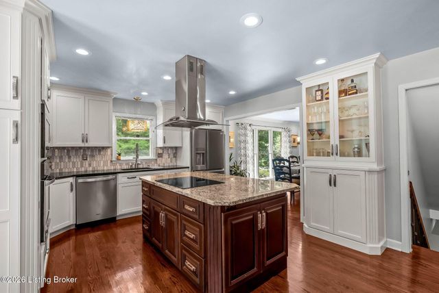 11806 E Arbor Dr, Anchorage, KY 40223