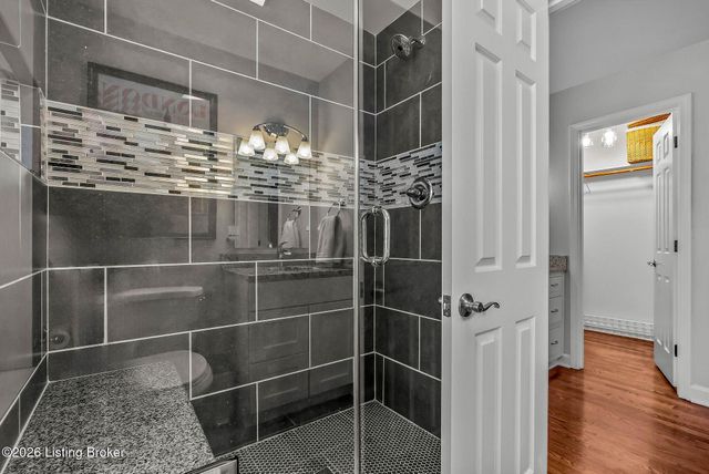 11806 E Arbor Dr, Anchorage, KY 40223