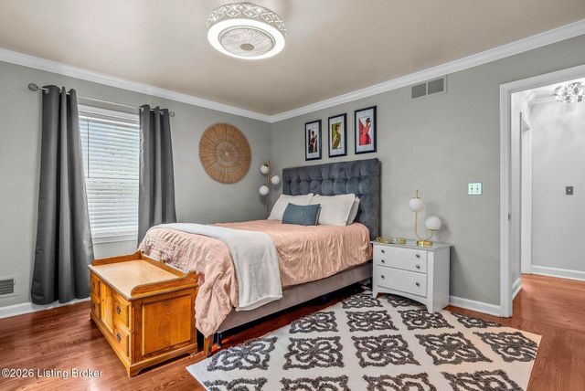 11806 E Arbor Dr, Anchorage, KY 40223