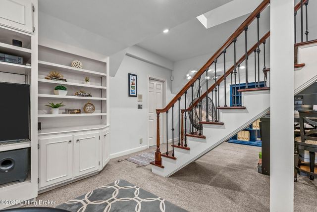 11806 E Arbor Dr, Anchorage, KY 40223