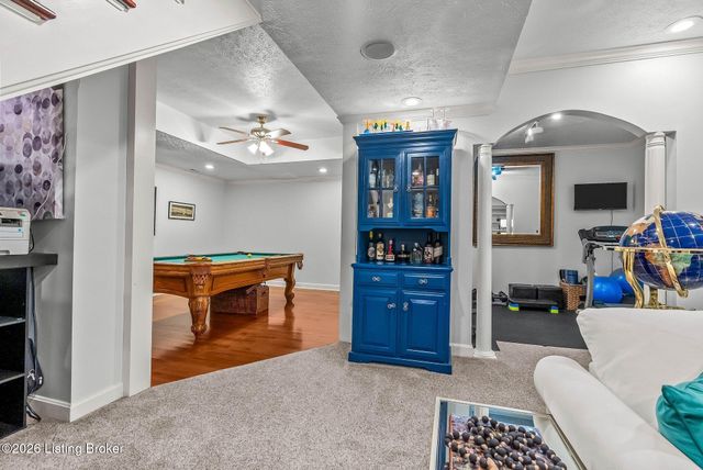 11806 E Arbor Dr, Anchorage, KY 40223