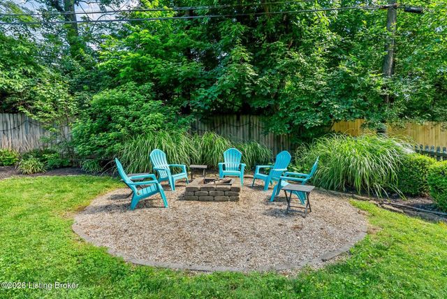 11806 E Arbor Dr, Anchorage, KY 40223