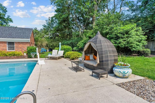 11806 E Arbor Dr, Anchorage, KY 40223