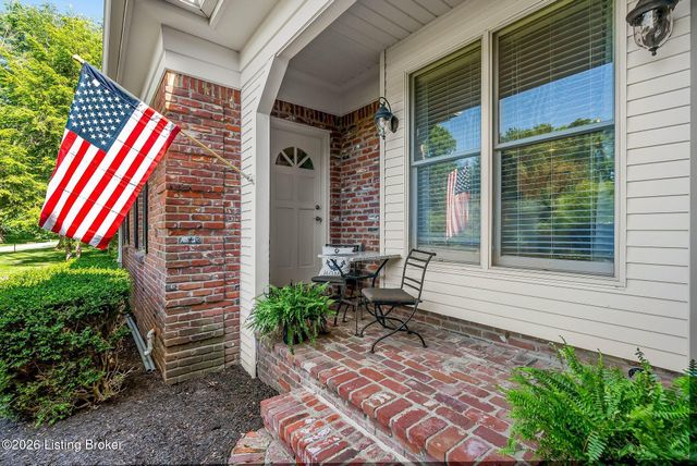 11806 E Arbor Dr, Anchorage, KY 40223
