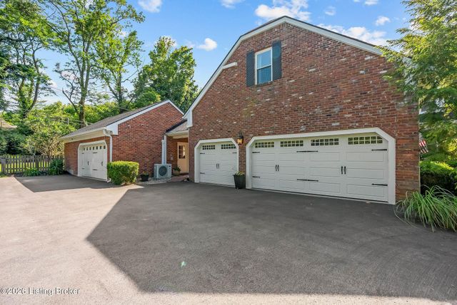 11806 E Arbor Dr, Anchorage, KY 40223