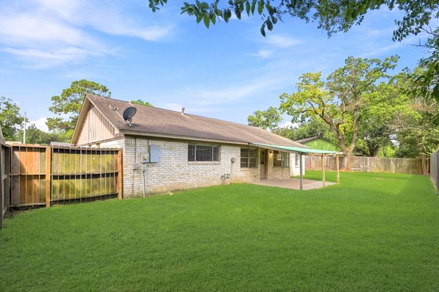 16338 Autumn Wind Drive, Houston, TX 77090