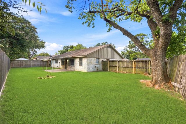 16338 Autumn Wind Drive, Houston, TX 77090