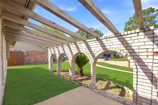 16338 Autumn Wind Drive, Houston, TX 77090