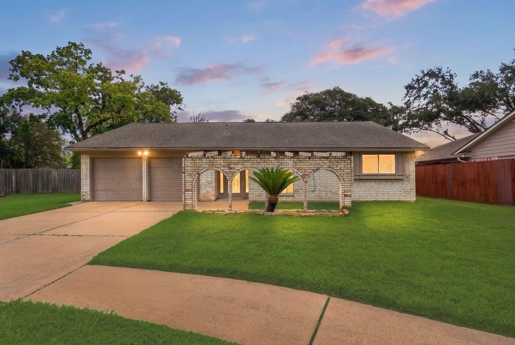 16338 Autumn Wind Drive, Houston, TX 77090