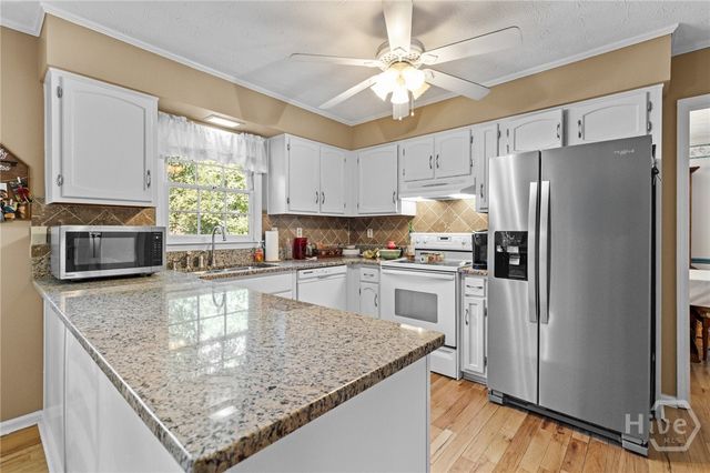 2451 Meadowglen Trail, Snellville, GA 30078