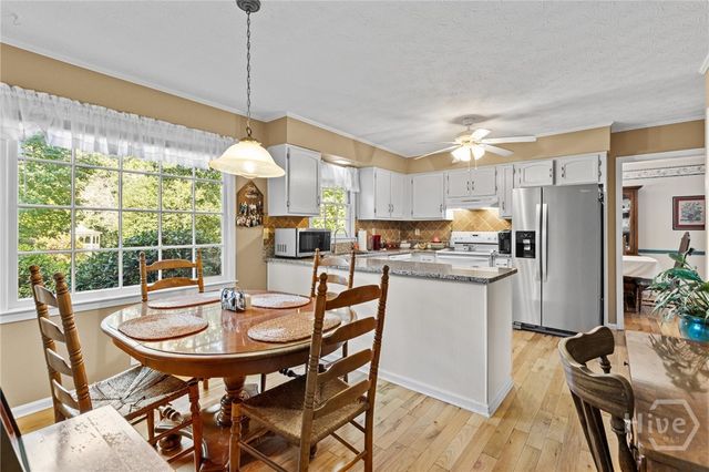 2451 Meadowglen Trail, Snellville, GA 30078