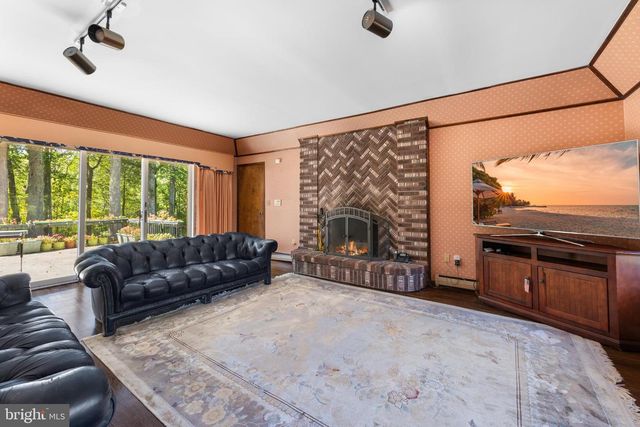 7 HIDDEN SPRINGS LN, East Windsor, NJ 08520