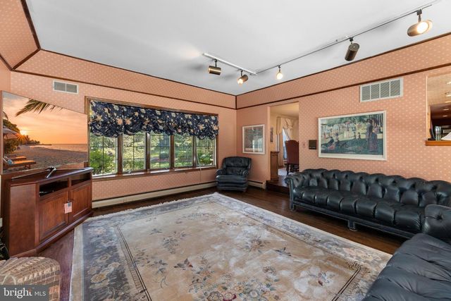 7 HIDDEN SPRINGS LN, East Windsor, NJ 08520