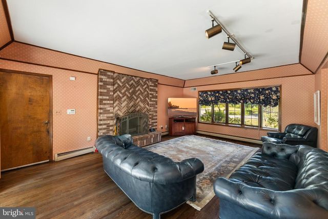 7 HIDDEN SPRINGS LN, East Windsor, NJ 08520