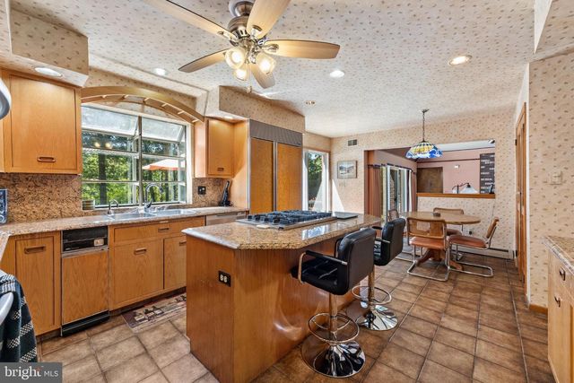 7 HIDDEN SPRINGS LN, East Windsor, NJ 08520