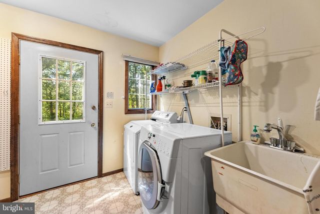 7 HIDDEN SPRINGS LN, East Windsor, NJ 08520