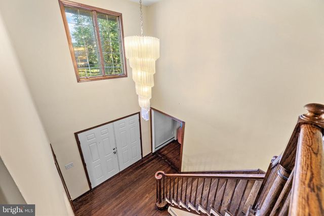 7 HIDDEN SPRINGS LN, East Windsor, NJ 08520