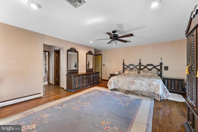 7 HIDDEN SPRINGS LN, East Windsor, NJ 08520