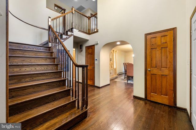 7 HIDDEN SPRINGS LN, East Windsor, NJ 08520