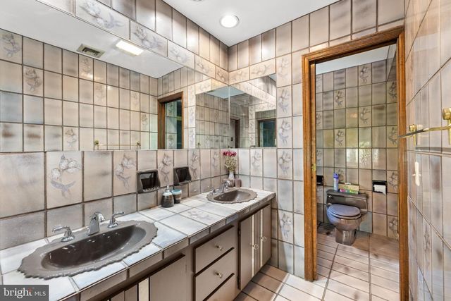 7 HIDDEN SPRINGS LN, East Windsor, NJ 08520