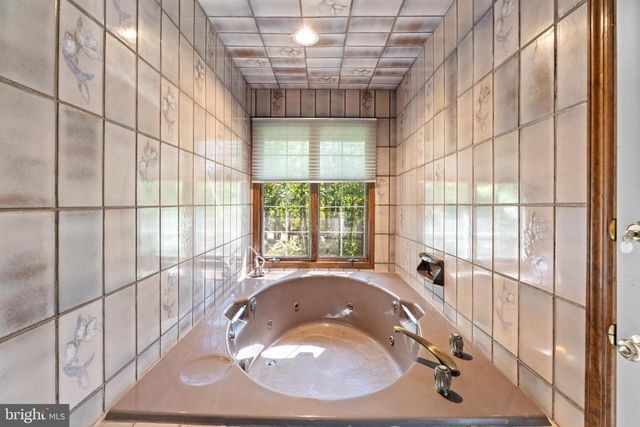 7 HIDDEN SPRINGS LN, East Windsor, NJ 08520