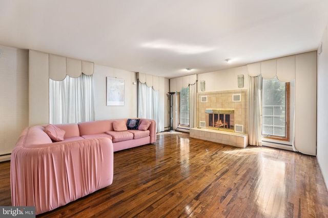 7 HIDDEN SPRINGS LN, East Windsor, NJ 08520