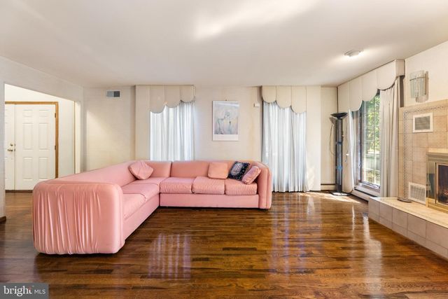 7 HIDDEN SPRINGS LN, East Windsor, NJ 08520