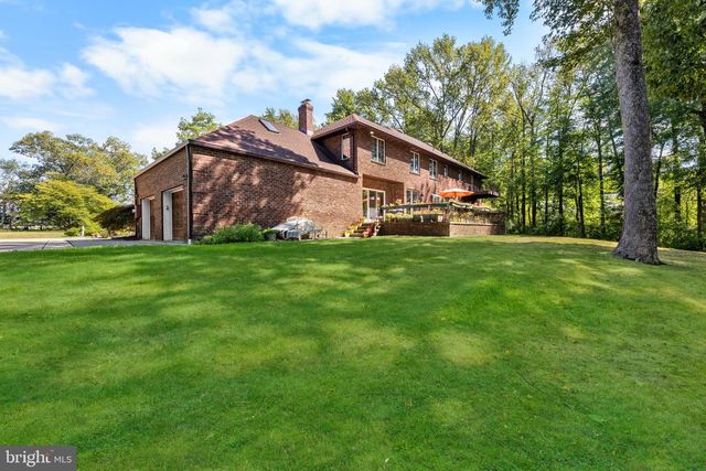 7 HIDDEN SPRINGS LN, East Windsor, NJ 08520