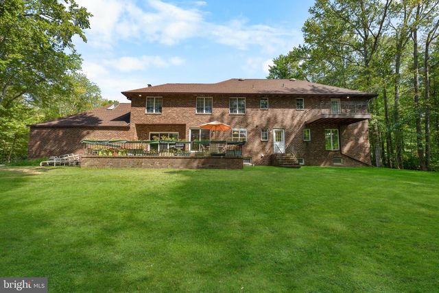 7 HIDDEN SPRINGS LN, East Windsor, NJ 08520