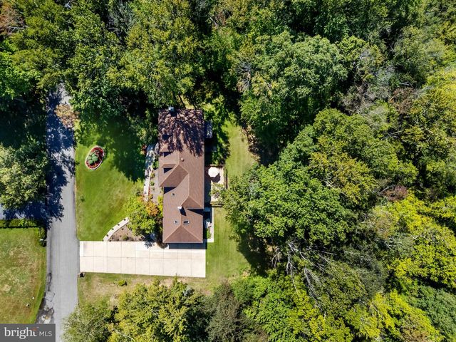 7 HIDDEN SPRINGS LN, East Windsor, NJ 08520