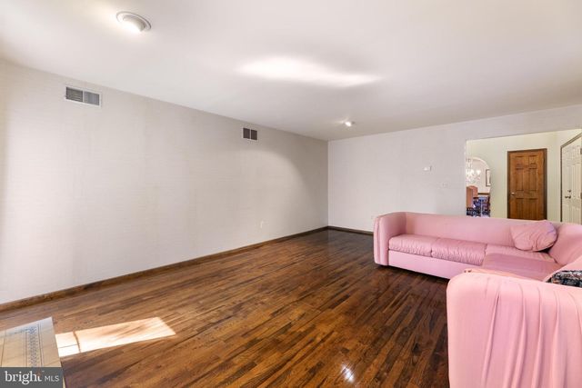 7 HIDDEN SPRINGS LN, East Windsor, NJ 08520