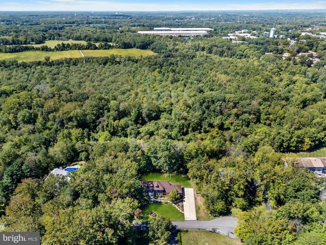 7 HIDDEN SPRINGS LN, East Windsor, NJ 08520