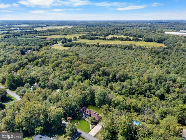 7 HIDDEN SPRINGS LN, East Windsor, NJ 08520