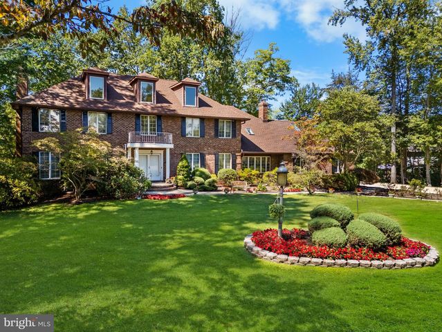 7 HIDDEN SPRINGS LN, East Windsor, NJ 08520