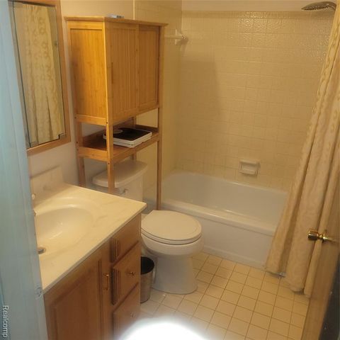 25191 Greenbrooke Drive, Southfield, MI 48033