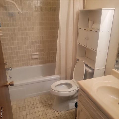 25191 Greenbrooke Drive, Southfield, MI 48033