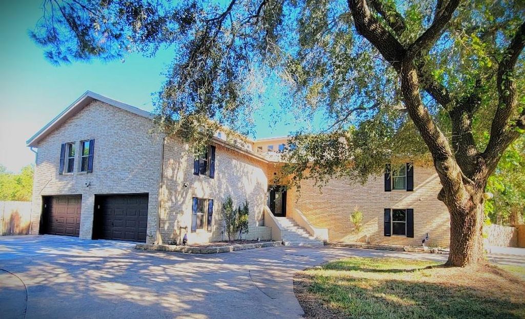 4017 Lovers Lane, Dickinson, TX 77539