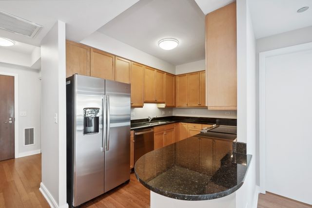 130 N Garland Court 1906, Chicago, IL 60602