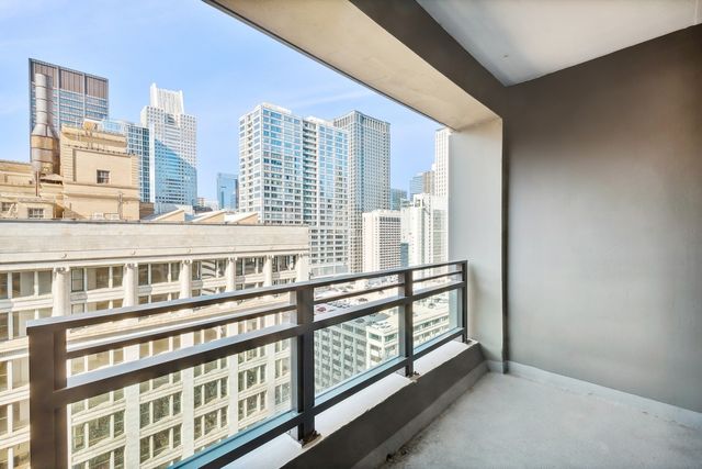 130 N Garland Court 1906, Chicago, IL 60602