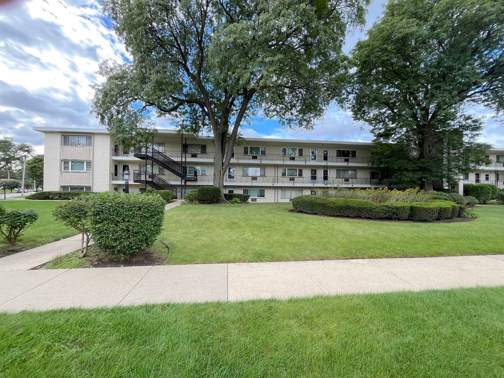 501 E Prospect Avenue 2B, Mount Prospect, IL 60056