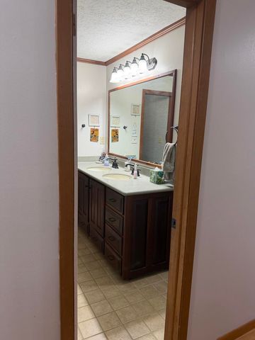 1112 N Walnut Street, Willow Springs, MO 65793