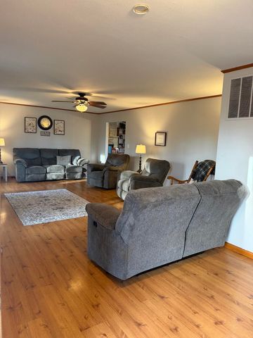 1112 N Walnut Street, Willow Springs, MO 65793