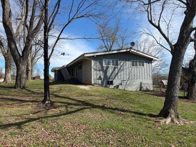 1112 N Walnut Street, Willow Springs, MO 65793