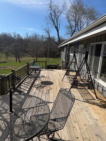 1112 N Walnut Street, Willow Springs, MO 65793