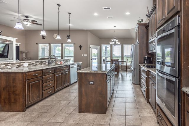 11210 Lakecrest Drive, Sanger, TX 76266