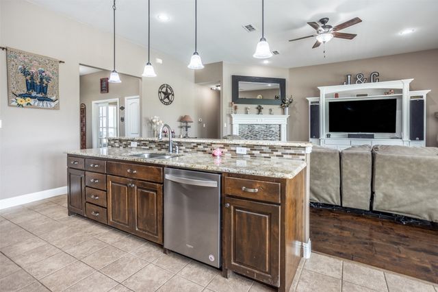 11210 Lakecrest Drive, Sanger, TX 76266