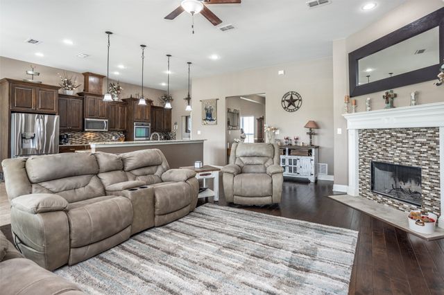11210 Lakecrest Drive, Sanger, TX 76266