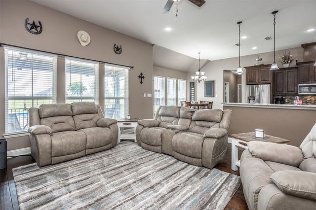 11210 Lakecrest Drive, Sanger, TX 76266