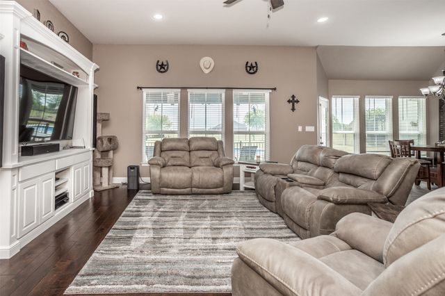 11210 Lakecrest Drive, Sanger, TX 76266